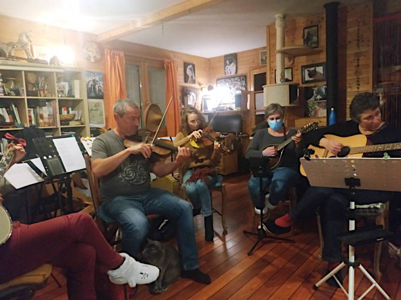Stages à l'Armadelle, jam du soir, ici avec Mathilde Cousin. - Jam Hall